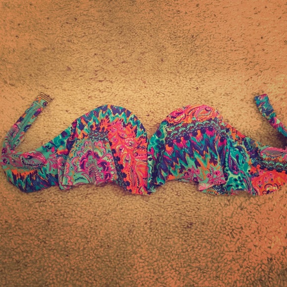 Flounce bandeau bikini top