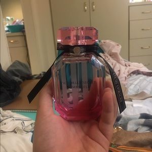 Victoria's Secret Bombshell perfume