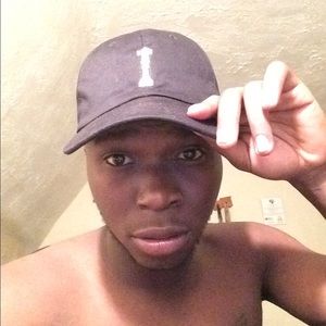 Meet your Posher, Isaka