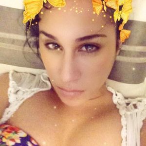 Meet your Posher, Yesenia