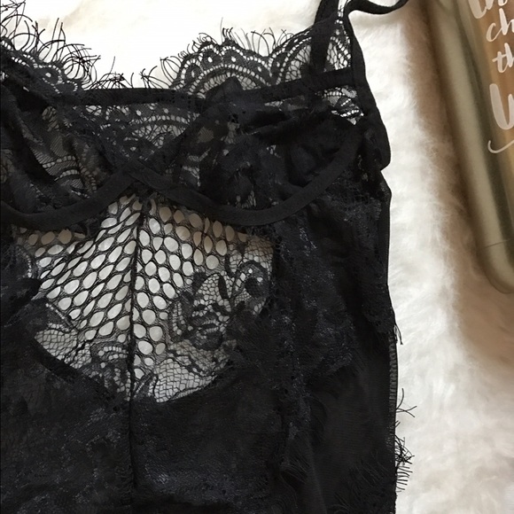 [l i n g e r i e] - Picture 3 of 3