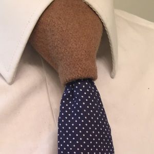 Build & Tie - Polka Navy w/ Gldn Brn Center Piece