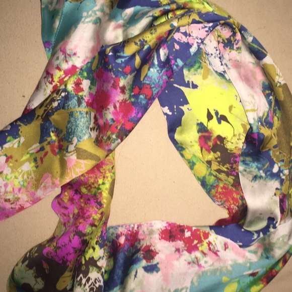 Scarf 'Windblown Petals' - BNWT