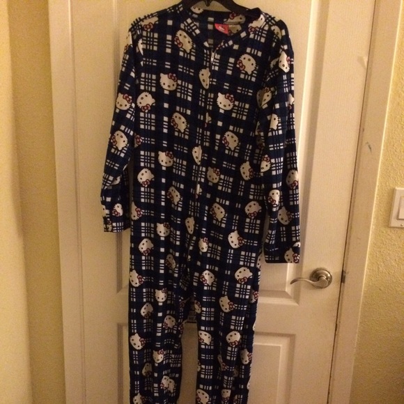 hello kitty full onesie covers feet