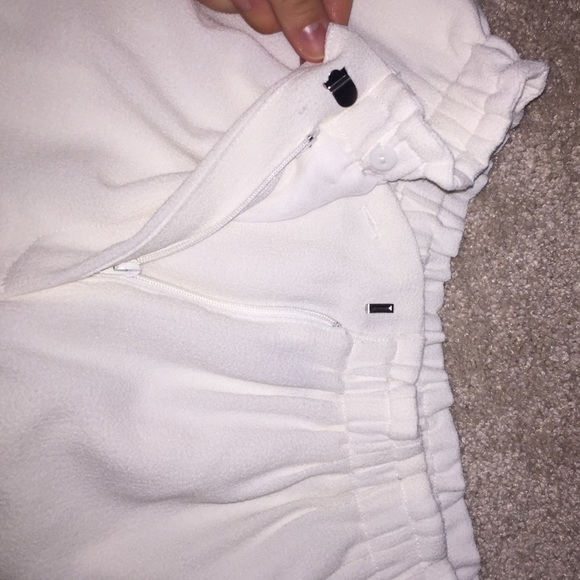 Olivaceous White Lined shorts w/pockets S - Picture 2 of 4