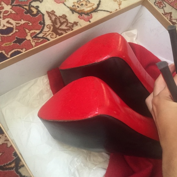 Louboutin daffodil red bottom - Picture 3 of 3