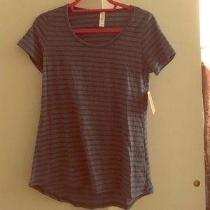 Lularoe classic tee never worn!!!