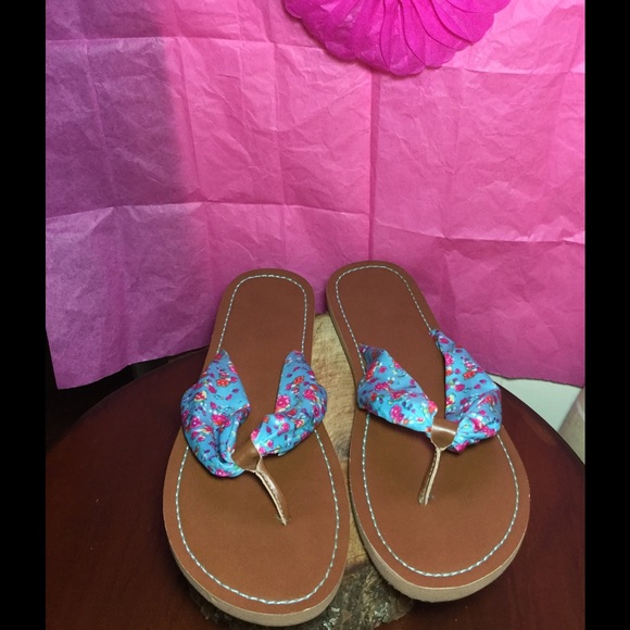 Cute American Eagle Flip Flops - Picture 4 of 4