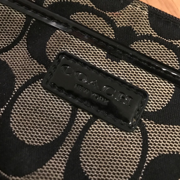 Coach wristlet - Picture 2 of 4