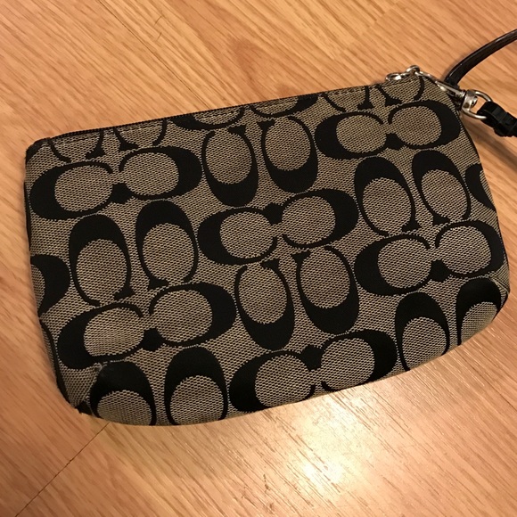 Coach wristlet - Picture 3 of 4