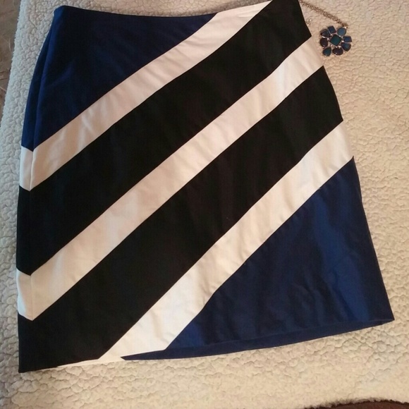 LAST CALL REDUCED White House Black Market skirt