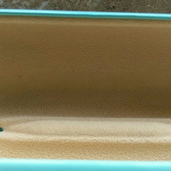 Red. Price Tiffany & Co. Eyeglass case - Picture 4 of 4