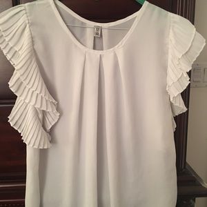 White top size XL with fun short sleeves
