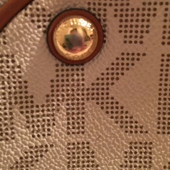 Michael Kors vanilla handbag - Picture 3 of 4