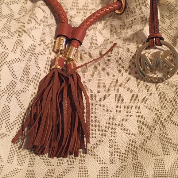 Michael Kors vanilla handbag - Picture 4 of 4