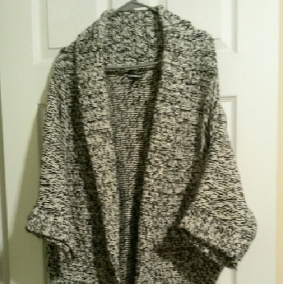 EUC Express Black & White Heavy Cacoon Sweater, M