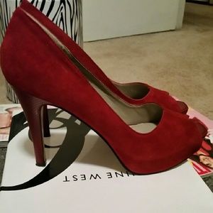 Size 8 Nine West  peep toe heels