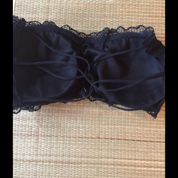 ⬇️ $26 BLACK LACE PADDED CAGE BRALETTE - Picture 4 of 4