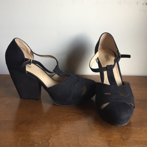 Kimchi Blue Bella T-Strap Heel