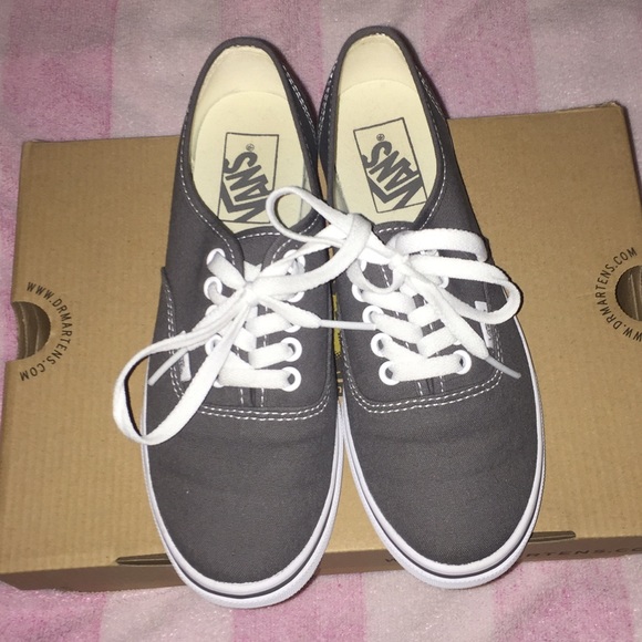 EUC // Vans Authentic Lo Pro