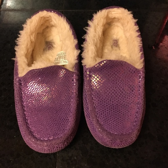 Slippers. Ugg