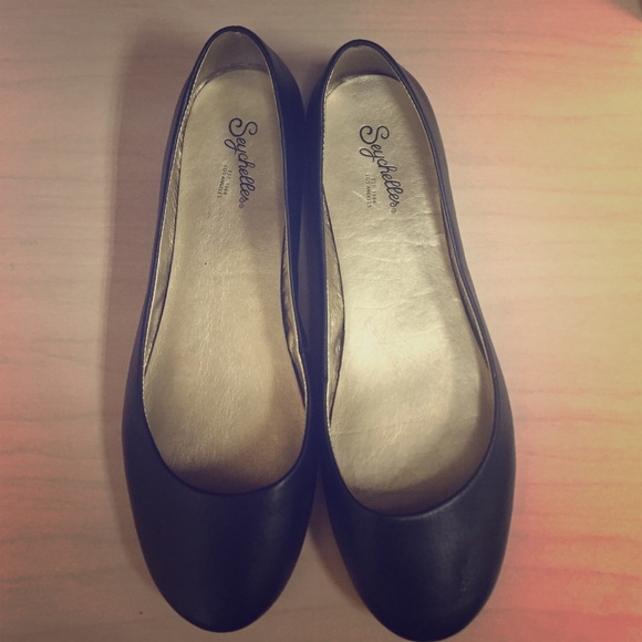 Black leather Seychelles flats size 7.5. Brand new