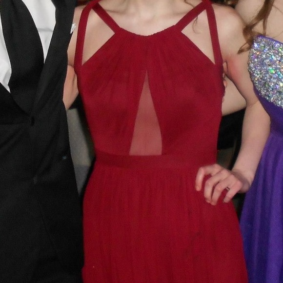 Burgundy Gown - Picture 3 of 4