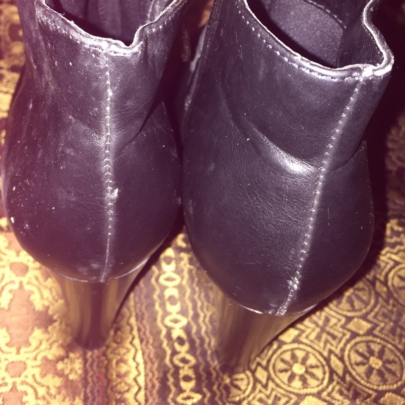 Wore Once Has A Small Scuff On Heel - image 4