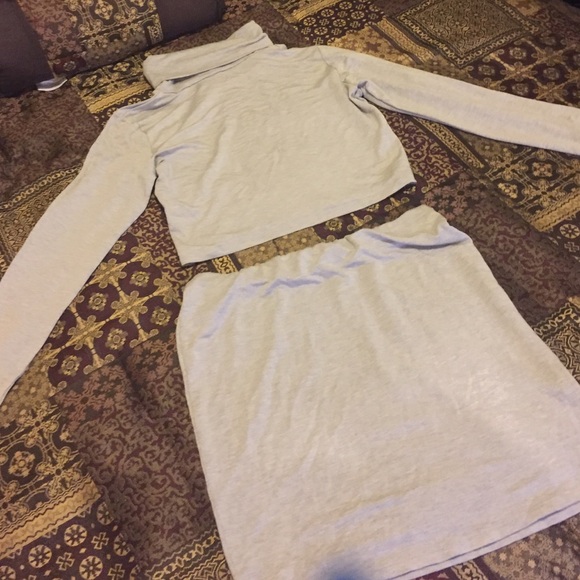 2 piece crop turtle neck skirt set never worn - Picture 2 of 4