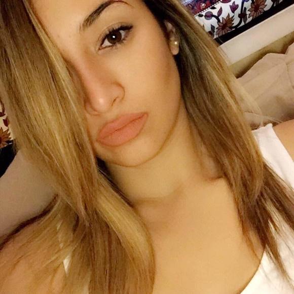 Meet your Posher, Daniela - Picture 1 of 1