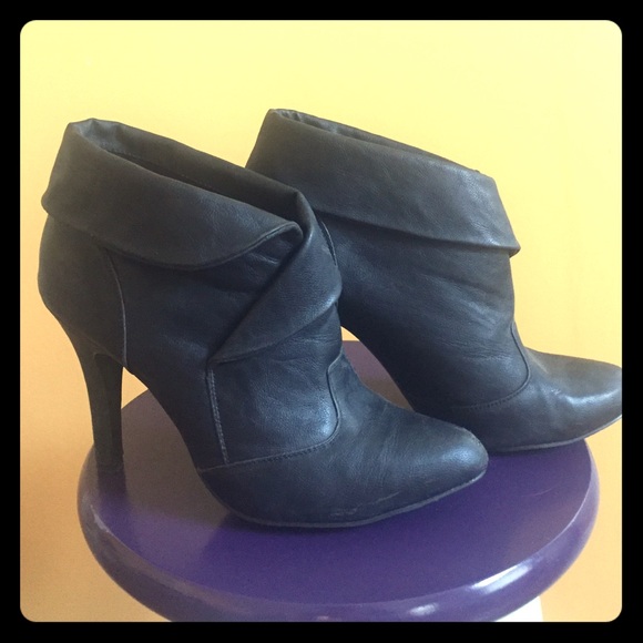 Black chic ankle boots