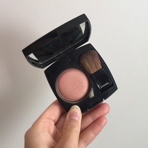 Chanel Joues Contraste in 80 Jersey