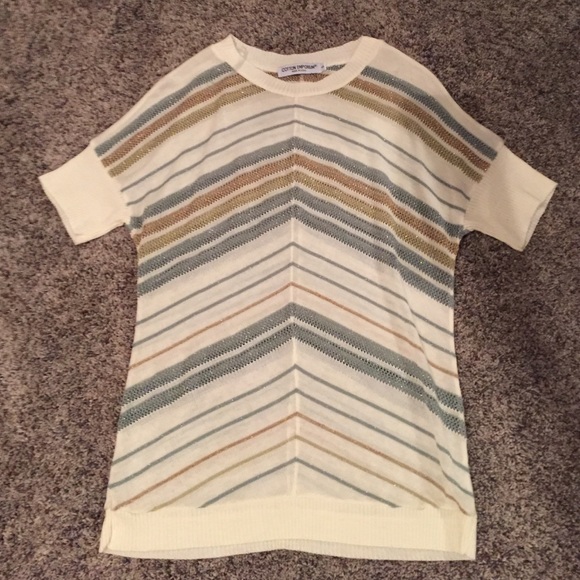 Short sleeved sweater