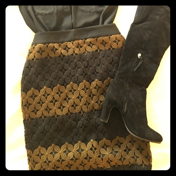 Embroidered pencil skirt