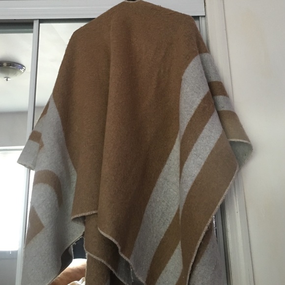 Beige Free Zara Poncho. One size fits all. - Picture 3 of 4