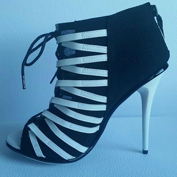 Pumps - Picture 2 of 4