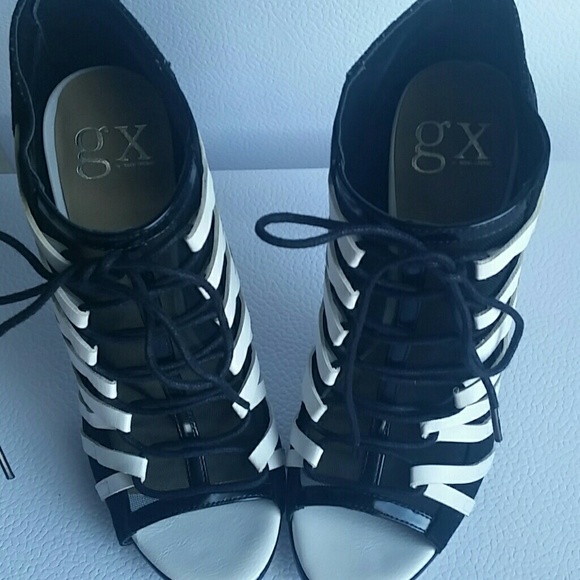 Pumps - Picture 3 of 4