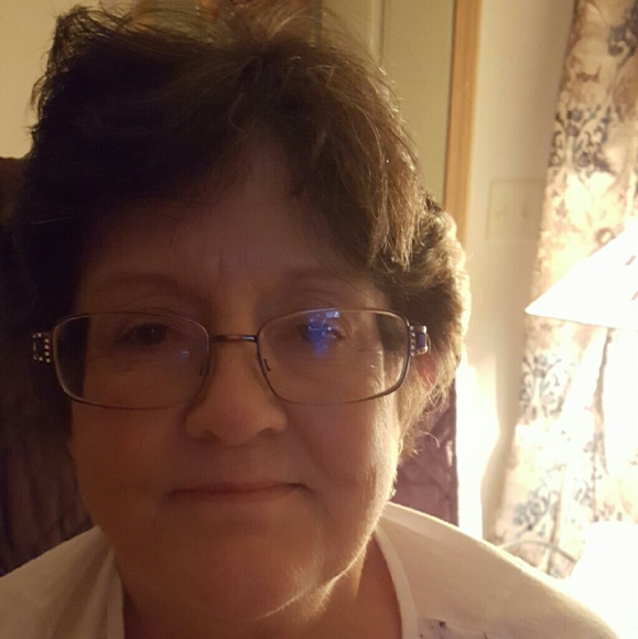 Meet your Posher, Debbie - Picture 2 of 2