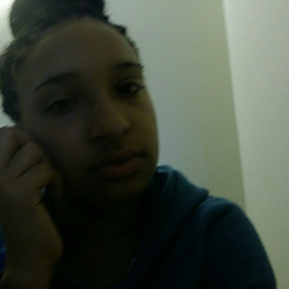 Meet your Posher, Abril - Picture 1 of 1