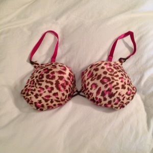 Victoria's Secret miraculous plunge bra 38d