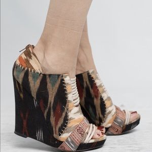 Aldo x Julian Louie collaboration wedge, size 40