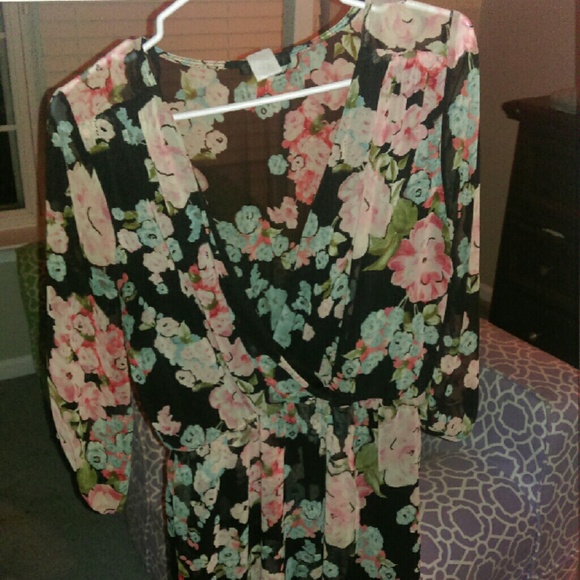 V-neck, 3/4 sleeve floral dress
