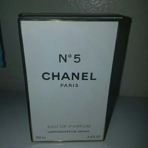 Chanel N5 perfume