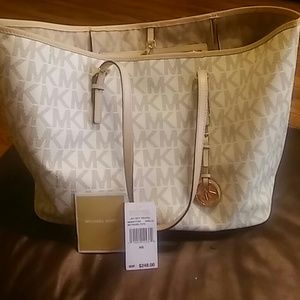 Michael kors jet set travel