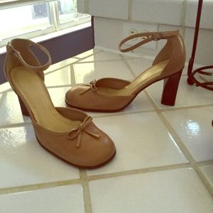 Nine West size 7 ankle-strap block heel shoes