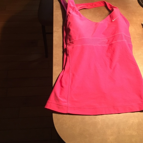 Pink Nike Dry fit workout top 💓 - Picture 1 of 1