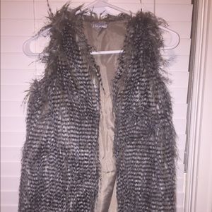 Tobi fur vest