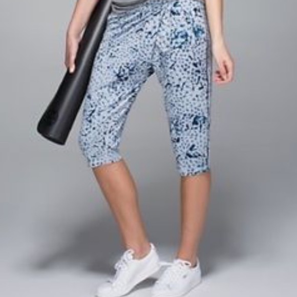 Lululemon Sz 8 Loose Crops EUC