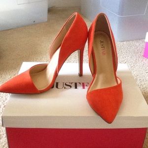 Orange pointed pumps