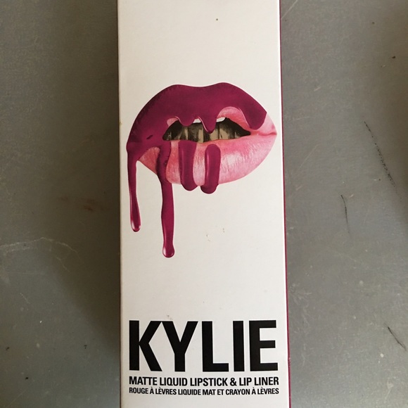 Kylie Matte Liquid Lipstick & Liner